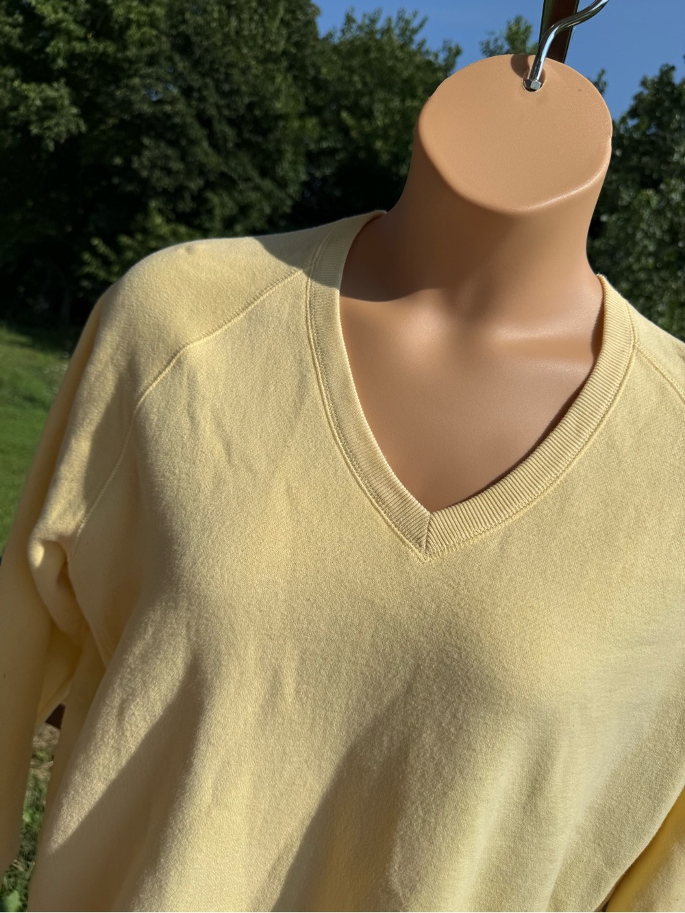 IZOD v-neck women’s sweatshirt xl yellow